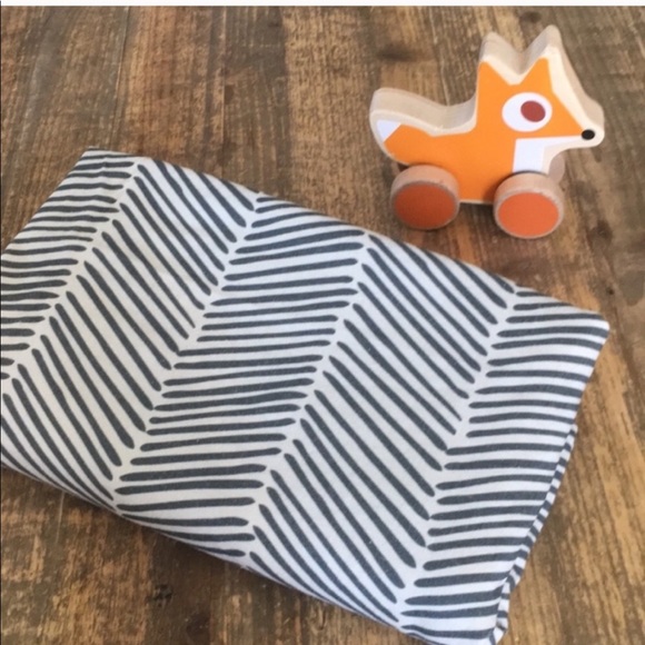 crib skirt - Picture 1 of 4